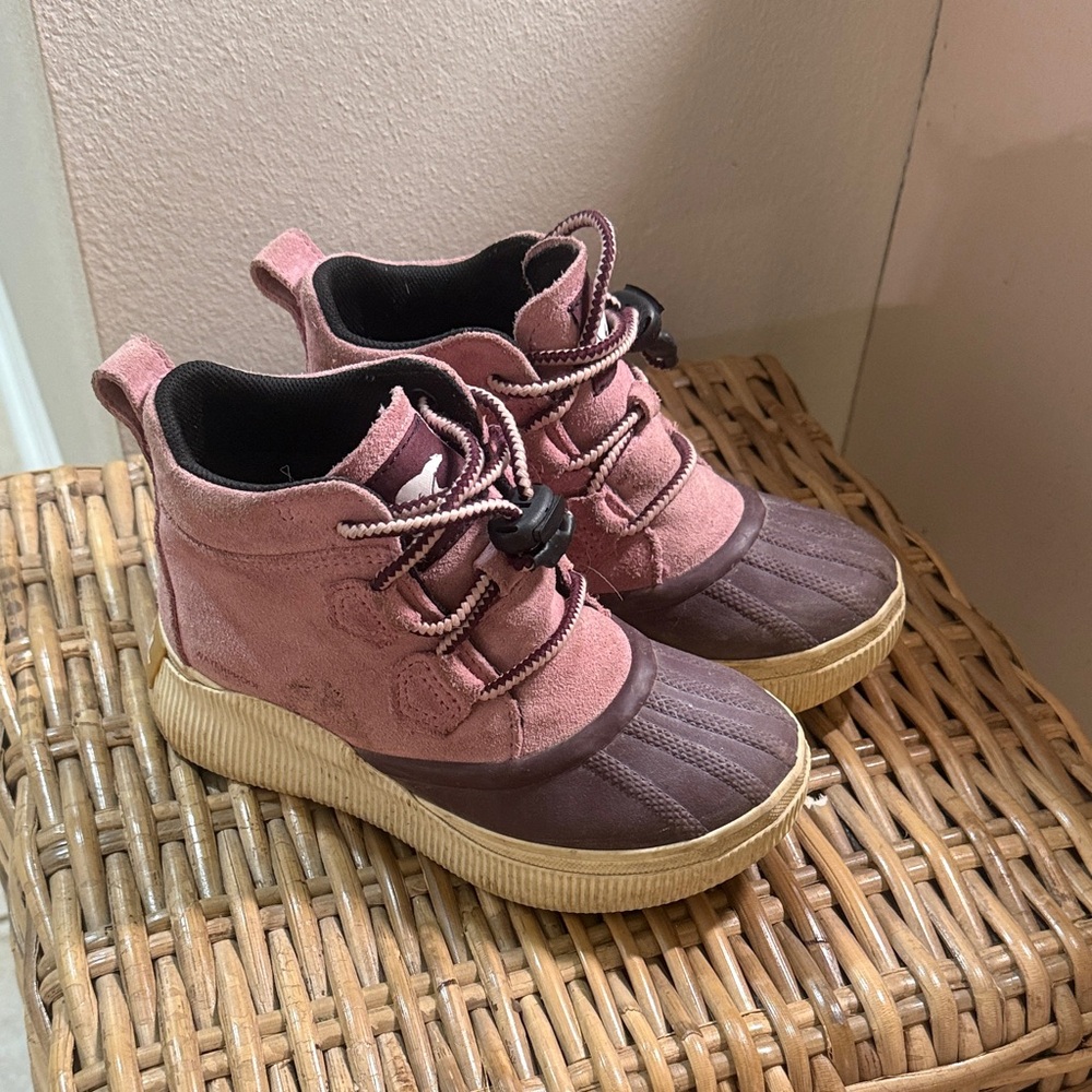 Sorel Kids Pink Suede Duck-Style Boots with Brown Toe